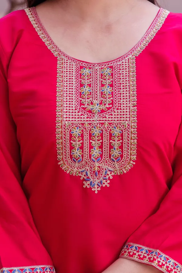 Women_Ethnic_Motifs_Embroidered_Regular_Thread_Work_Chanderi_Cotton_Kurta_With_Trousers_And_With_Dupatta