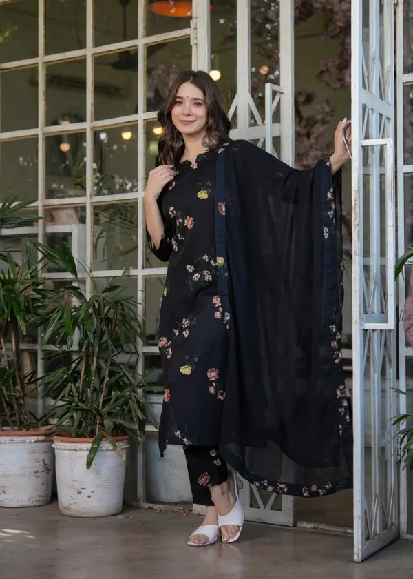 Black_French_Crepe_Elegant_Kurta_Pant_Set_With_Print