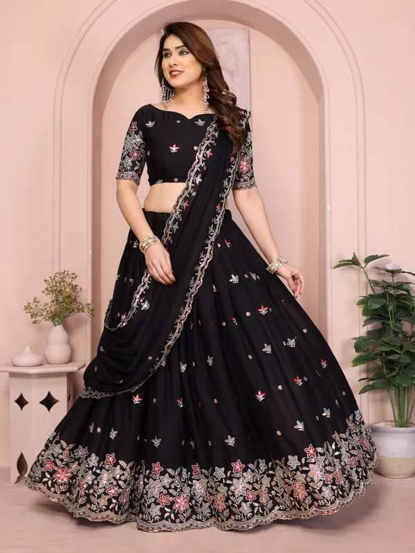 Womens_Star_Georgette_Traditional_Motif_Semi_Stitched_Lehenga_Choli_With_Cnotrance_Dupatta_Set_(Black)
