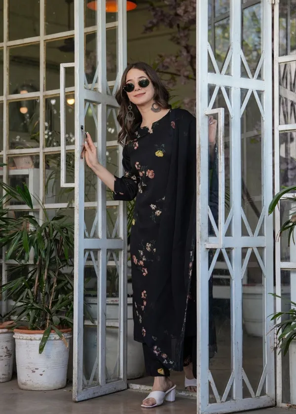 Black_French_Crepe_Elegant_Kurta_Pant_Set_With_Print