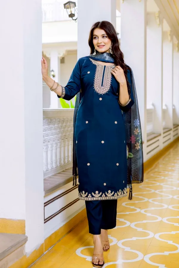 Women'S_Navy_Blue_Viscose_Chanderi_Silk_Kurta_Pant_Set_With_Organza_Dupatta