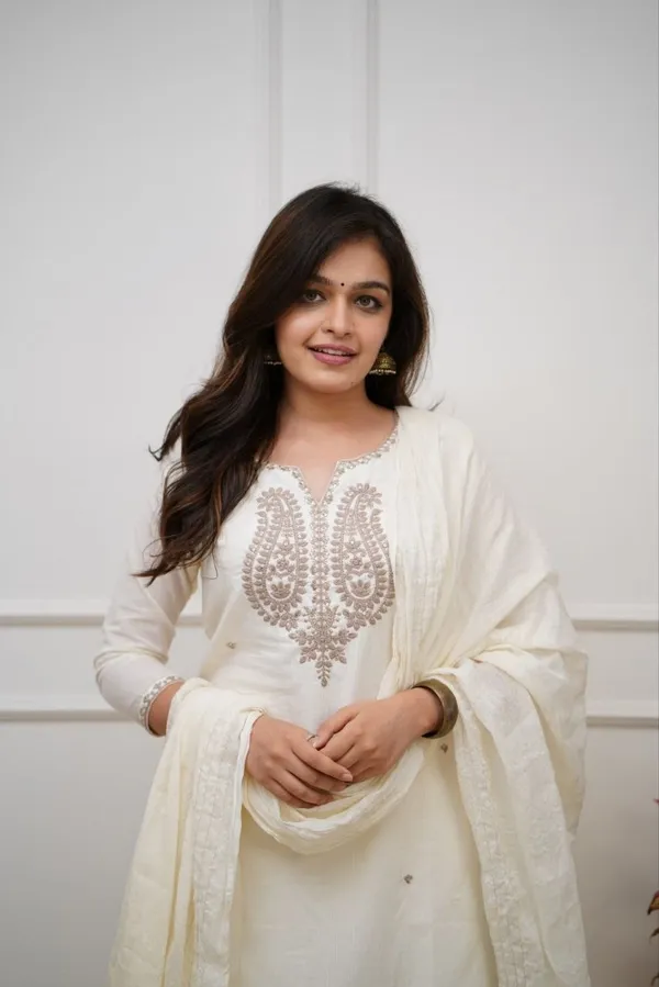 Off_White_Color_V_Neck_Embroidered_Chanderi_Kurta_With_Palazzo_And_Dupatta_Set
