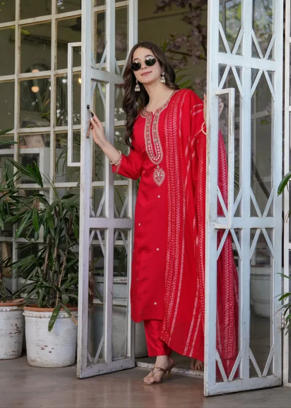 Red_Embroidered_Sequinned_Chanderi_Silk_Kurta_And_Trousers_With_Dupatta