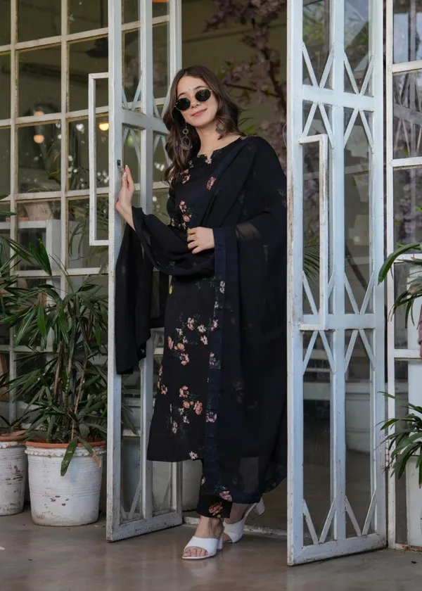 Black_French_Crepe_Elegant_Kurta_Pant_Set_With_Print
