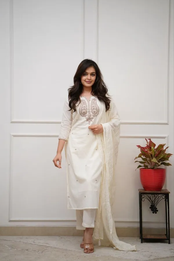 Off_White_Color_V_Neck_Embroidered_Chanderi_Kurta_With_Palazzo_And_Dupatta_Set