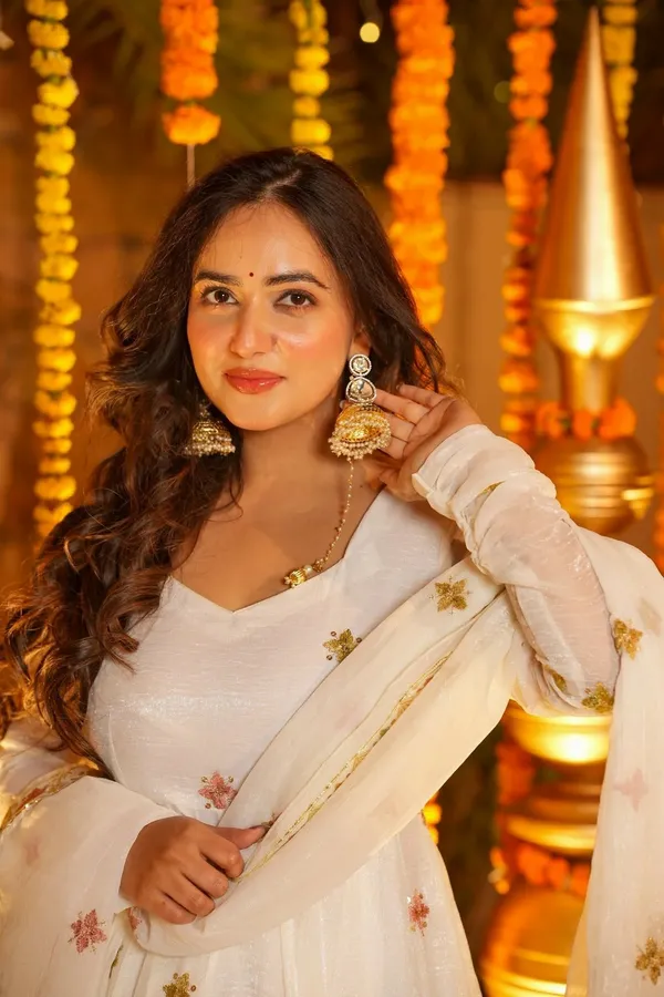 Off_White_Mastani_Floral_Anarkali_Suit_Set_Of_3