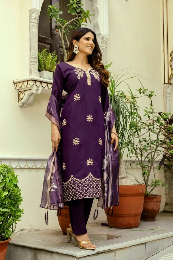 Purple_Viscose_Chanderi_Embroidered_Kurti_Pant_Set_With_Jacquard_Organza_Dupatta