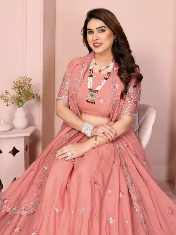 Womens_Star_Georgette_Traditional_Motif_Semi_Stitched_Lehenga_Choli_With_Cnotrance_Dupatta_Set_(Peach)