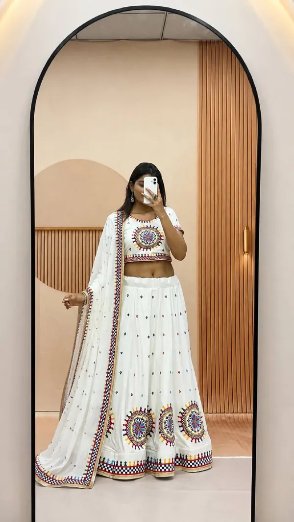Off-White_Pure_Cotton_Heavy_Gamthi_Work_And_Lampi_Lace_Navratri_Lehenga_Choli_Set