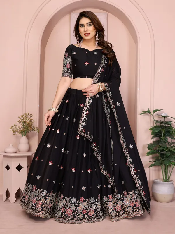Womens_Star_Georgette_Traditional_Motif_Semi_Stitched_Lehenga_Choli_With_Cnotrance_Dupatta_Set_(Black)