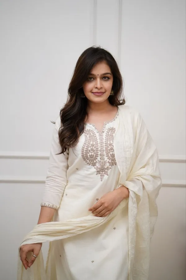 Off_White_Color_V_Neck_Embroidered_Chanderi_Kurta_With_Palazzo_And_Dupatta_Set
