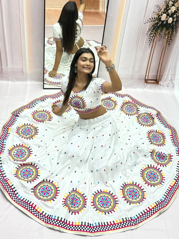 Off-White_Pure_Cotton_Heavy_Gamthi_Work_And_Lampi_Lace_Navratri_Lehenga_Choli_Set
