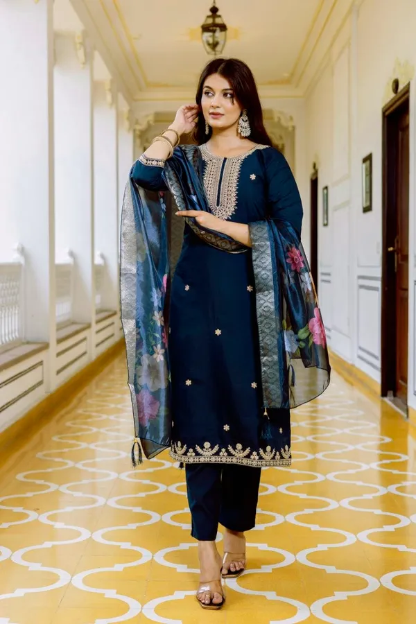 Women'S_Navy_Blue_Viscose_Chanderi_Silk_Kurta_Pant_Set_With_Organza_Dupatta