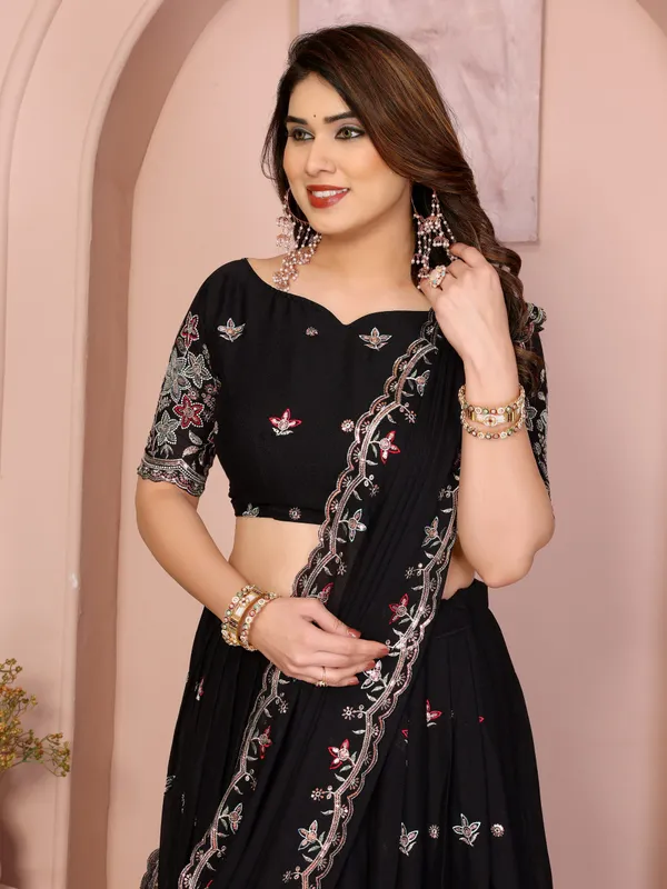 Womens_Star_Georgette_Traditional_Motif_Semi_Stitched_Lehenga_Choli_With_Cnotrance_Dupatta_Set_(Black)