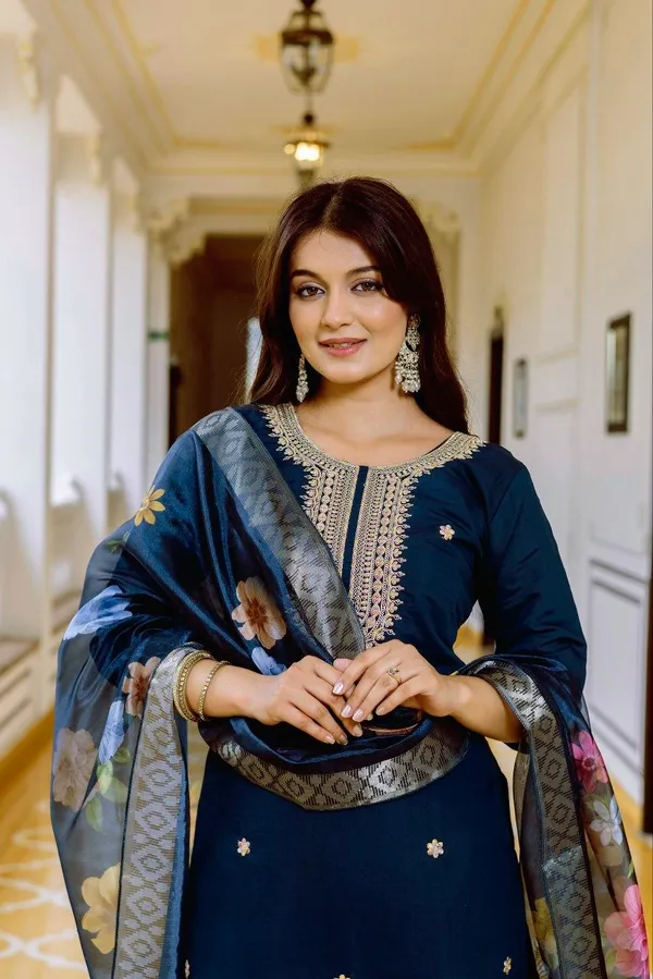 Women'S_Navy_Blue_Viscose_Chanderi_Silk_Kurta_Pant_Set_With_Organza_Dupatta