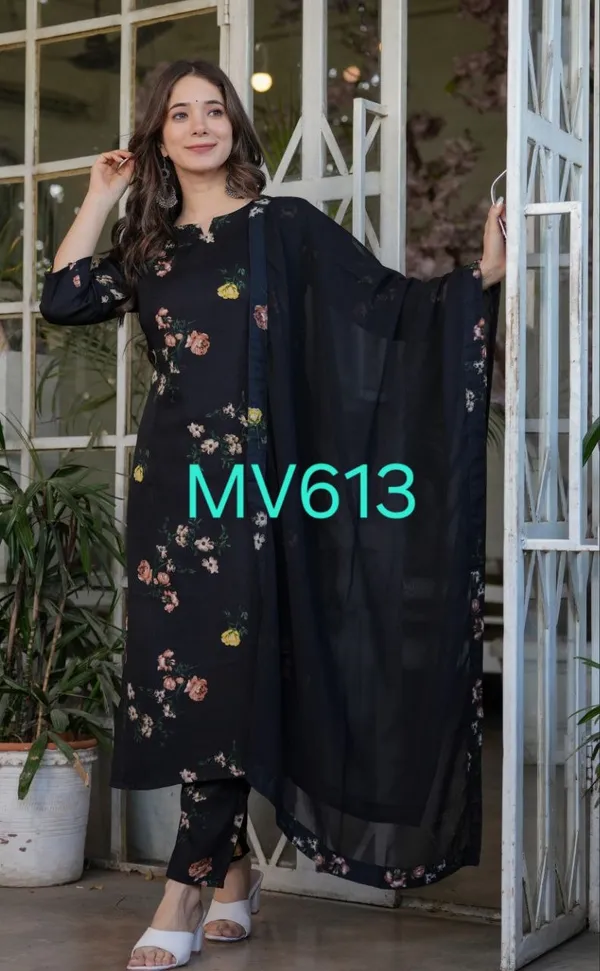 Black_French_Crepe_Elegant_Kurta_Pant_Set_With_Print