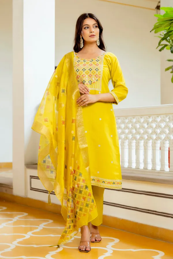 Women'S_Yellow_Viscose_Shimar_Silk_Kurta_Pant_Set_With_Organza_Dupatta