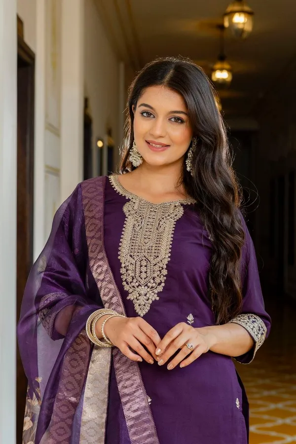 Women'S_Wine_Viscose_Chanderi_Silk_Kurta_Pant_Set_With_Organza_Dupatta