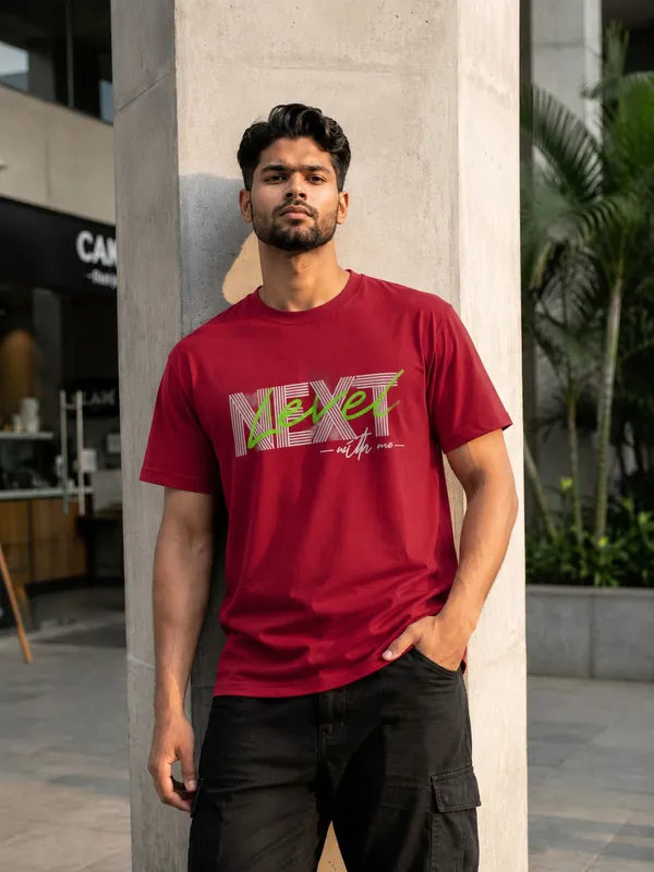 Maroon_Graphic_Regular_Fit_T-Shirt_for_Men