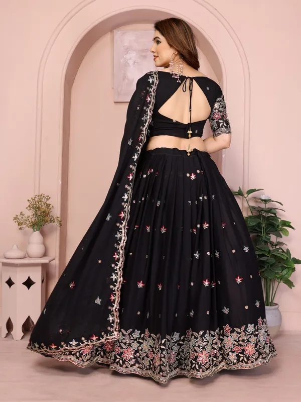 Womens_Star_Georgette_Traditional_Motif_Semi_Stitched_Lehenga_Choli_With_Cnotrance_Dupatta_Set_(Black)