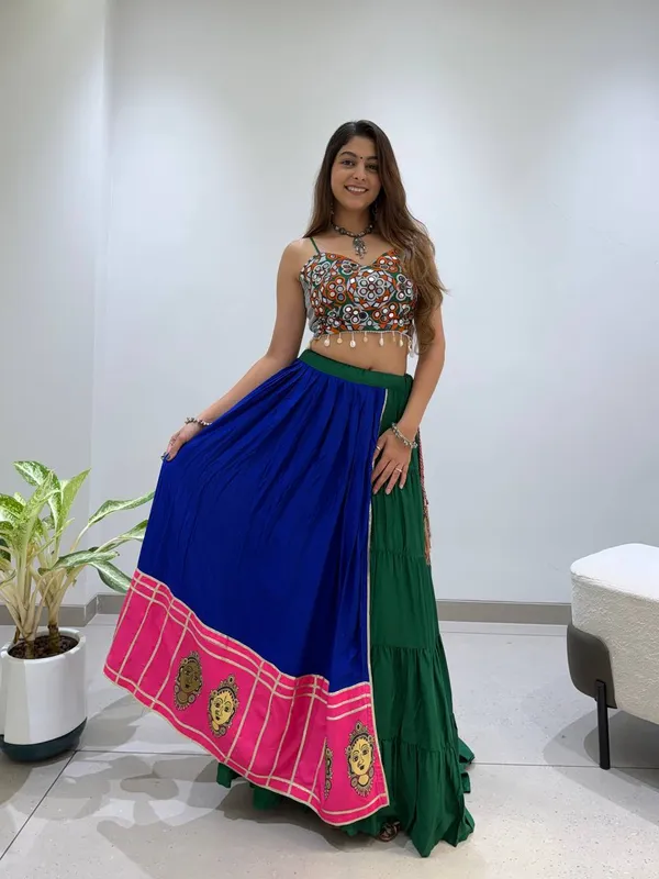 Multicolor_Printed_Crop_Top_And_Skirt_Set_For_Women