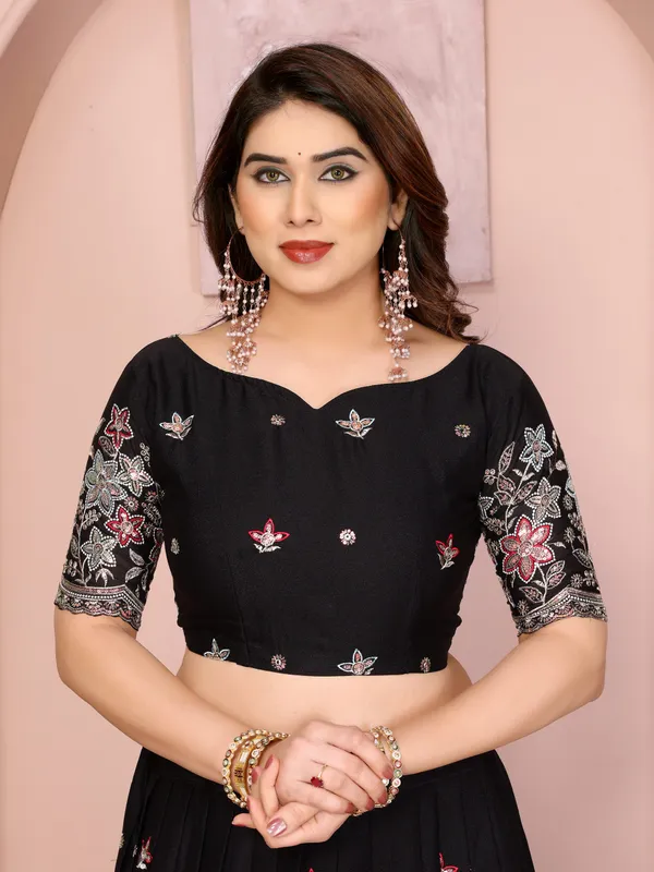 Womens_Star_Georgette_Traditional_Motif_Semi_Stitched_Lehenga_Choli_With_Cnotrance_Dupatta_Set_(Black)
