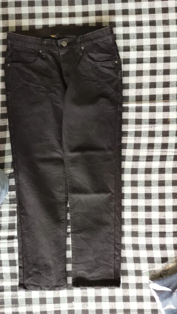 Black_Denim_Straight_Fit_Jeans_For_Men
