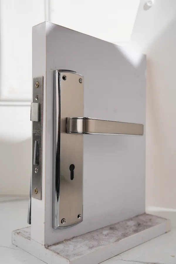 Silver_White_Metal_Modern_Chrome_Finish_Mortise_Door_Lock_With_Lever_Handle