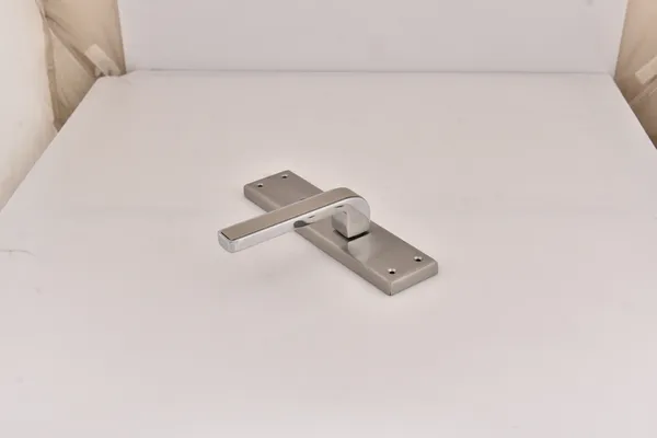 Silver_White_Metal_Modern_Lever_Door_Handle