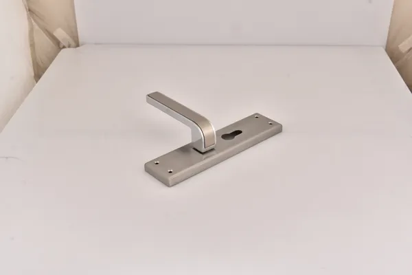 Silver_White_Metal_Modern_Lever_Door_Handle