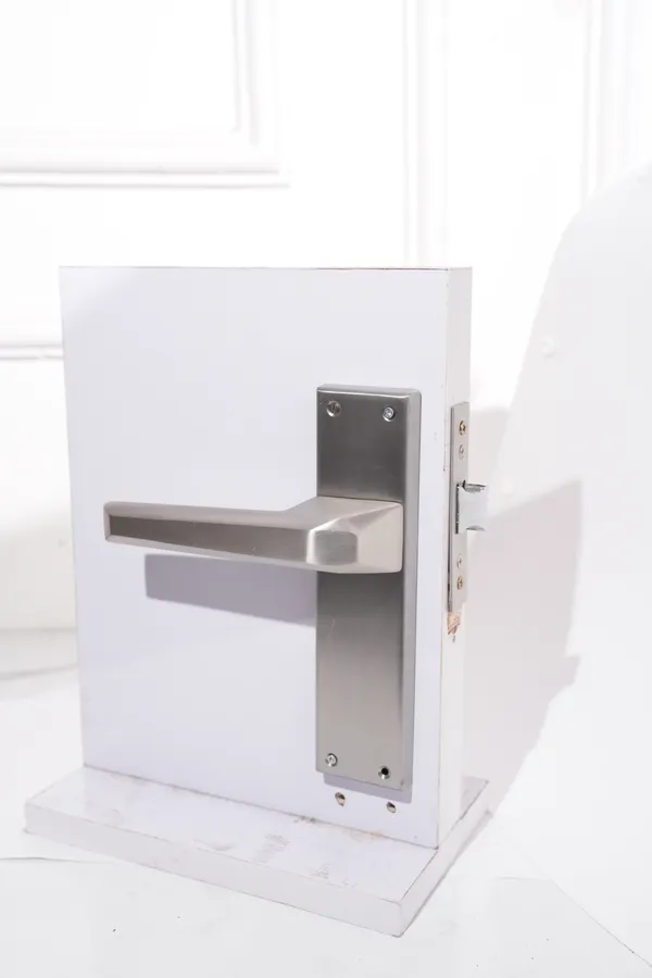 Silver_White_Metal_Modern_Lever_Door_Handle