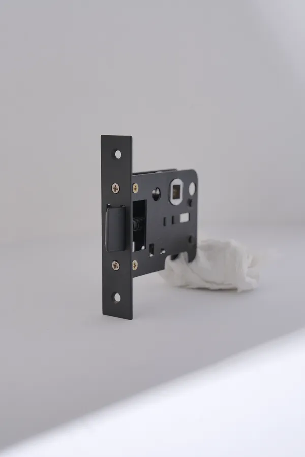 Black_White_Metal_Modern_Lever_Door_Handle_Lock_Set