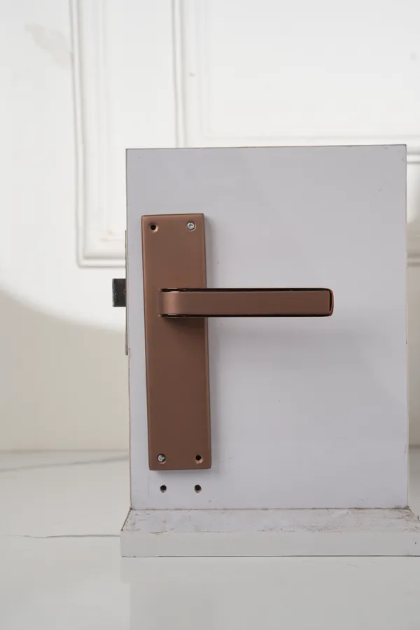 Rose_Gold_White_Metal_Modern_Copper_Finish_Lever_Door_Handle_Lock_Set