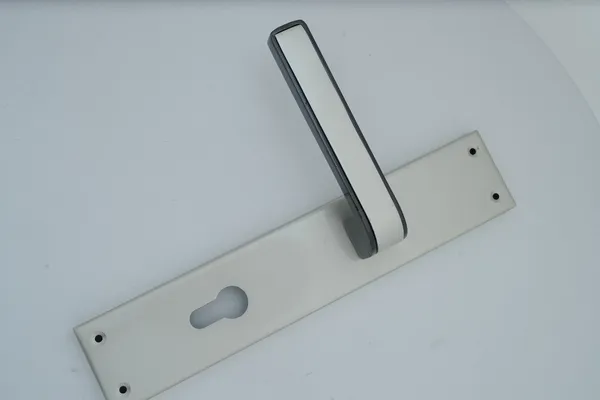 Silver_And_Black_White_Metal_Modern_White_Lever_Door_Handle_Set