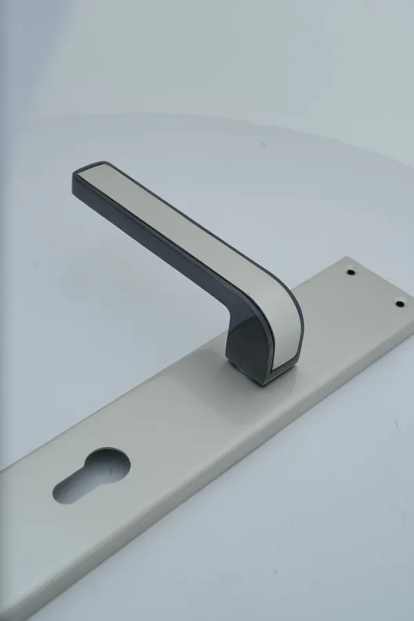 Silver_And_Black_White_Metal_Modern_White_Lever_Door_Handle_Set
