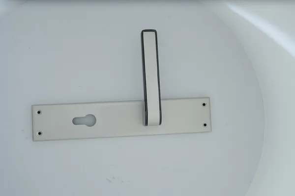 Silver_And_Black_White_Metal_Modern_White_Lever_Door_Handle_Set