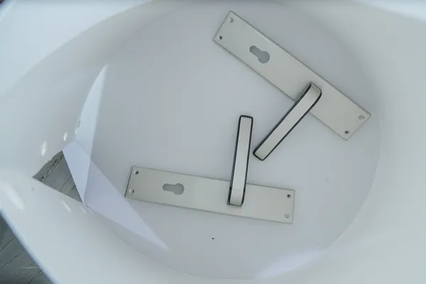 Silver_And_Black_White_Metal_Modern_White_Lever_Door_Handle_Set