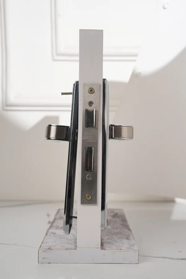 Silver_White_Metal_Modern_Chrome_Finish_Mortise_Door_Lock_With_Lever_Handle