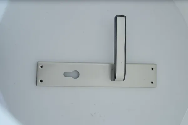 Silver_And_Black_White_Metal_Modern_White_Lever_Door_Handle_Set