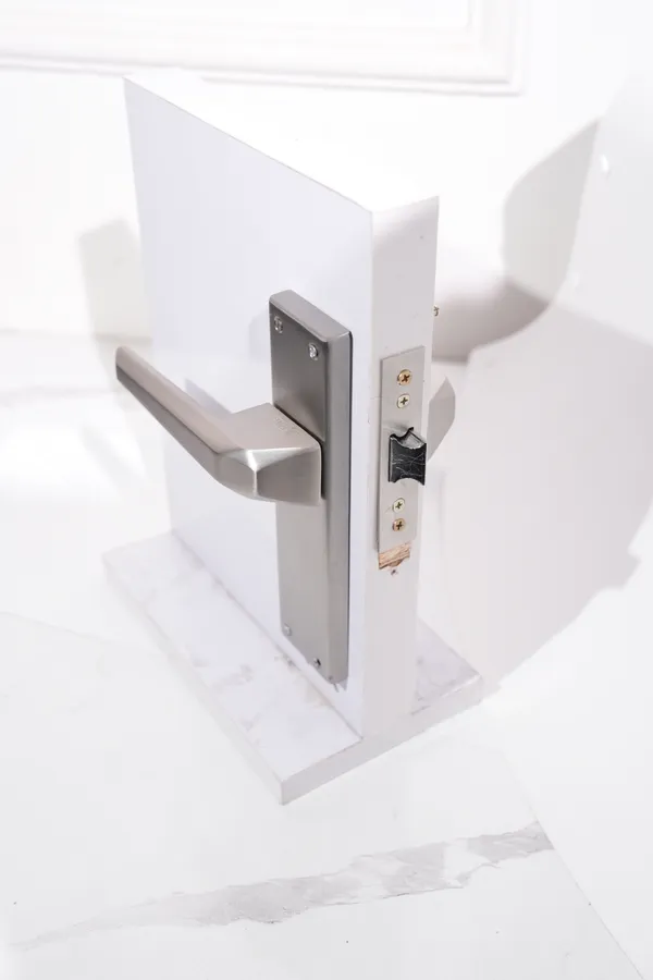 Silver_White_Metal_Modern_Lever_Door_Handle