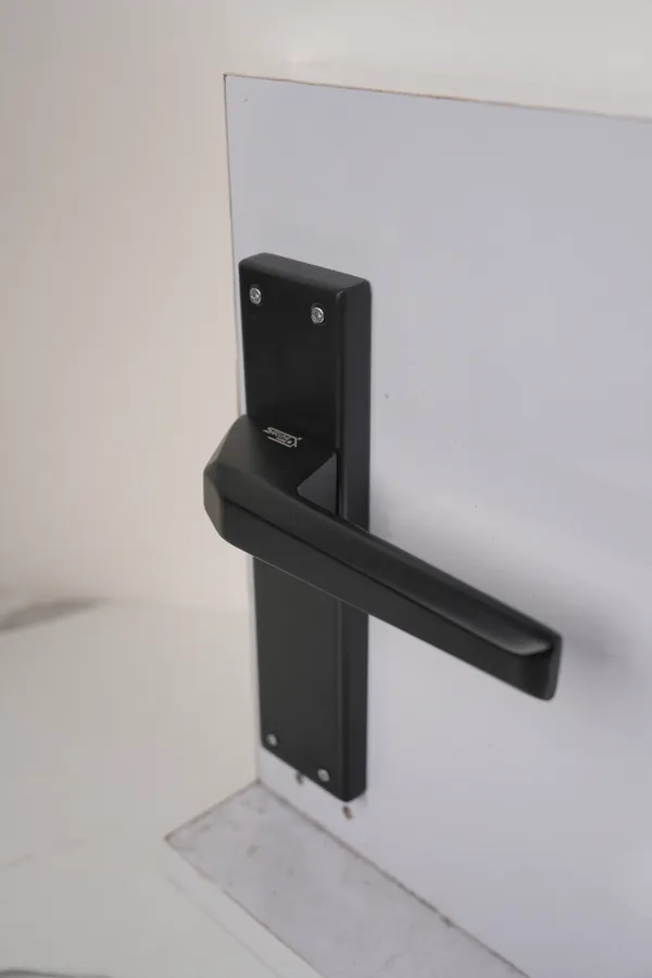 Black_White_Metal_Modern_Lever_Door_Handle_Lock_Set