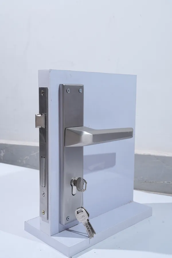 Silver_White_Metal_Modern_Lever_Mortise_Door_Handle_Lock_Set