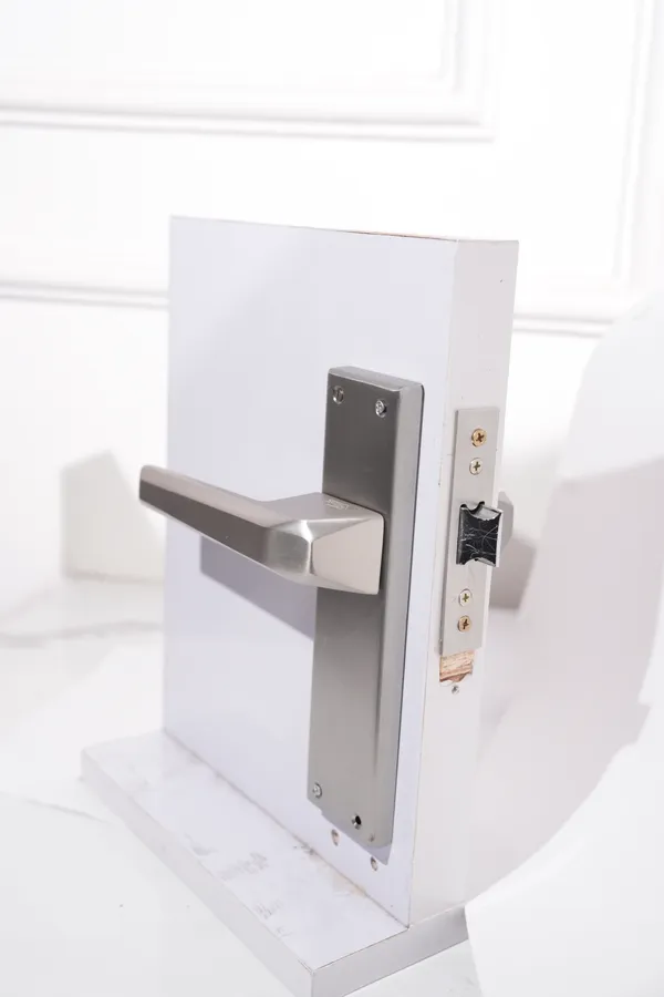 Silver_White_Metal_Modern_Lever_Door_Handle