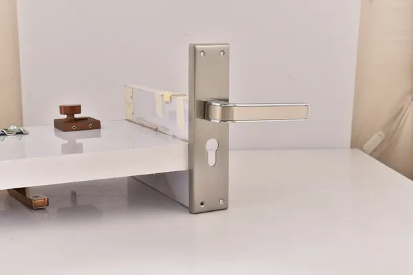 Silver_White_Metal_Modern_Lever_Door_Handle