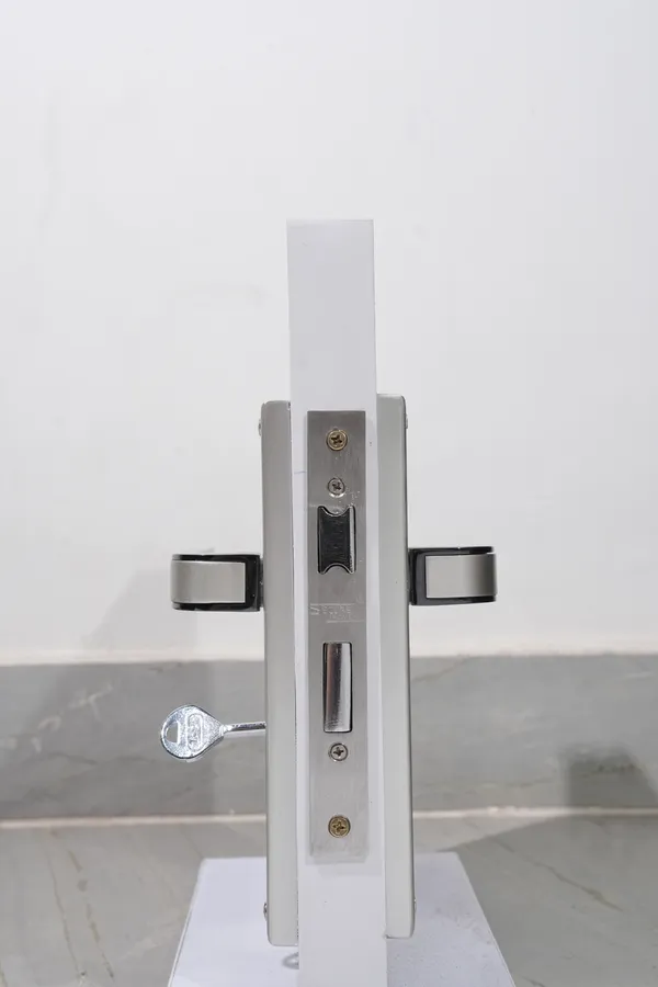 Silver_And_Black_White_Metal_Modern_Lever_Door_Lock_Set