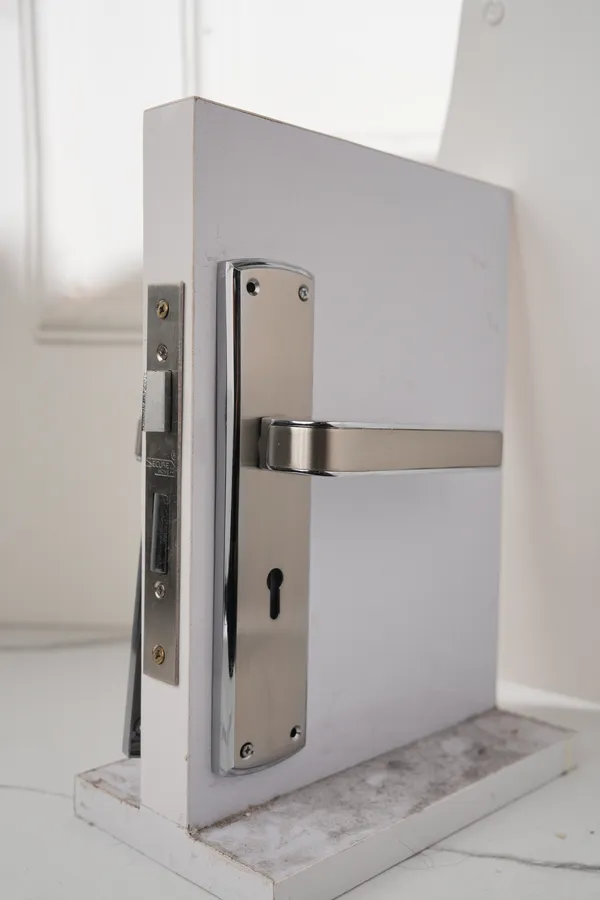 Silver_White_Metal_Modern_Chrome_Finish_Mortise_Door_Lock_With_Lever_Handle