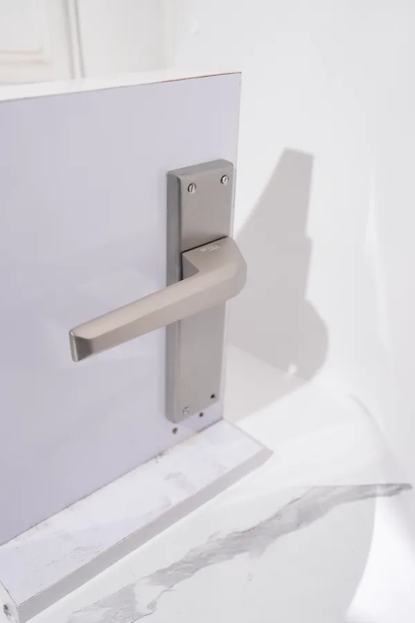 Silver_White_Metal_Modern_Lever_Door_Handle