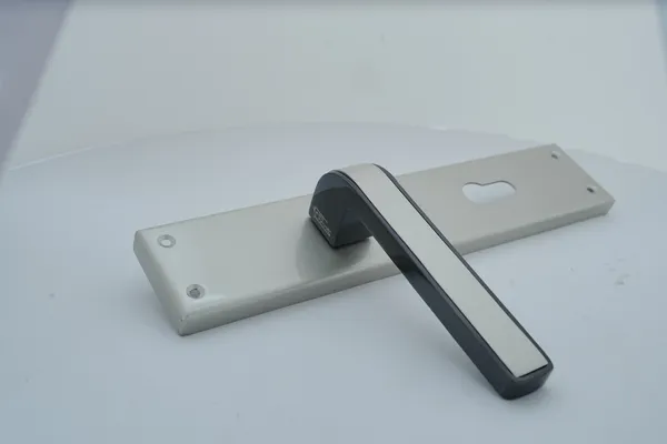 Silver_And_Black_White_Metal_Modern_White_Lever_Door_Handle_Set
