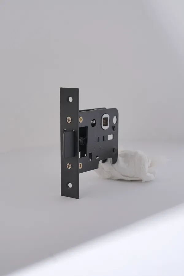 Black_White_Metal_Modern_Lever_Door_Handle_Lock_Set