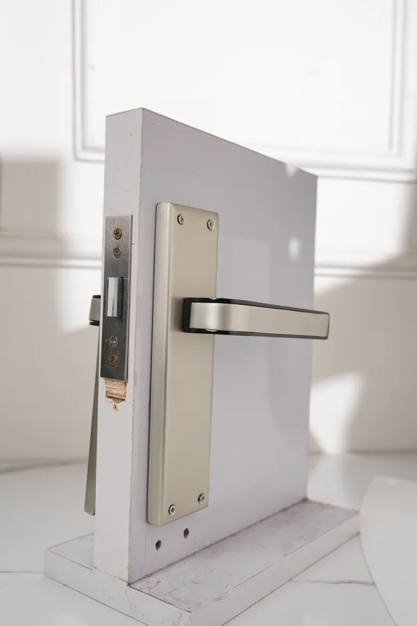 Silver_And_Black_White_Metal_Modern_Lever_Mortise_Door_Handle_Lock_Set